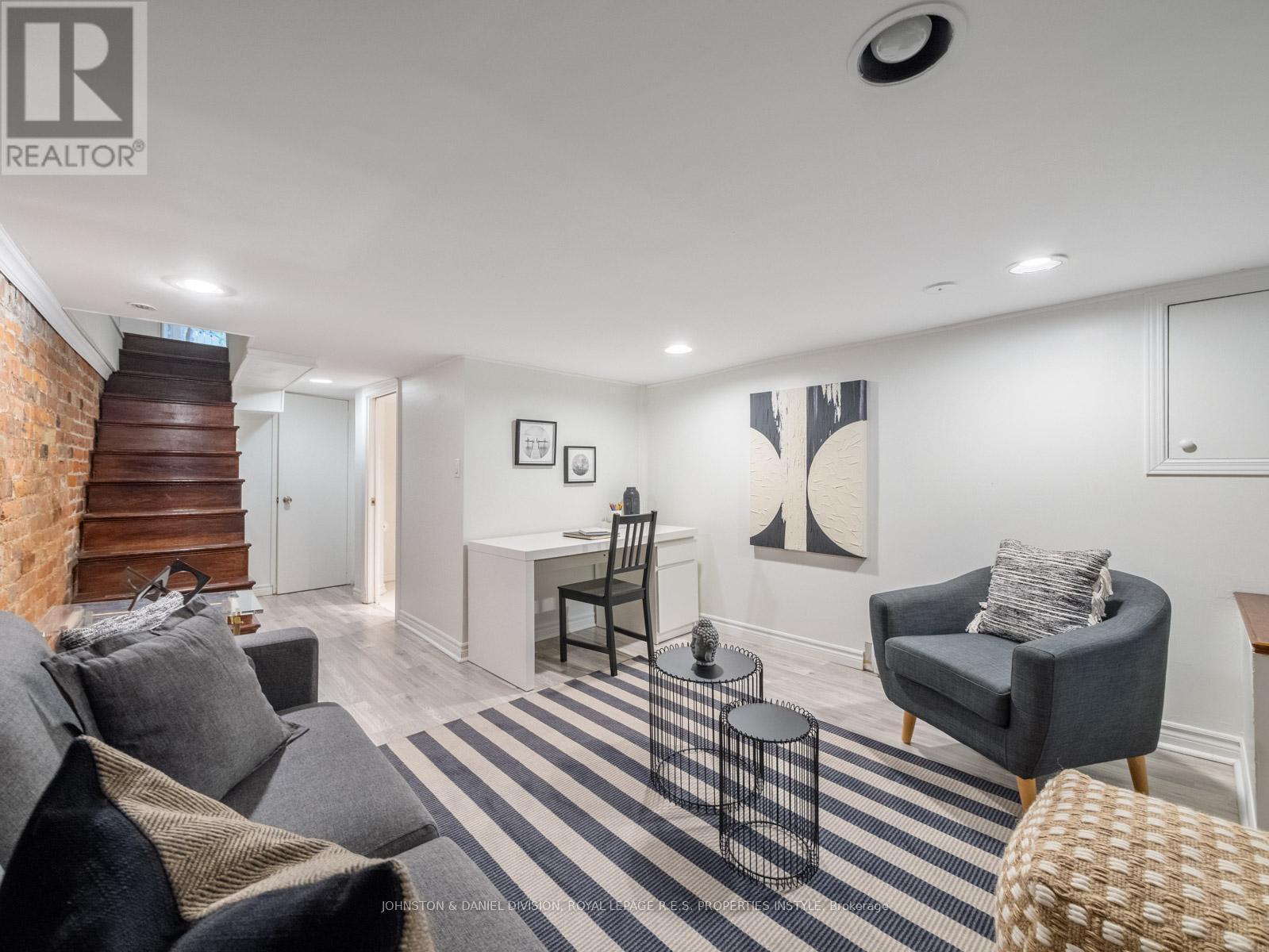 












77 WALNUT AVENUE

,
Toronto,




Ontario
M5V2S1

