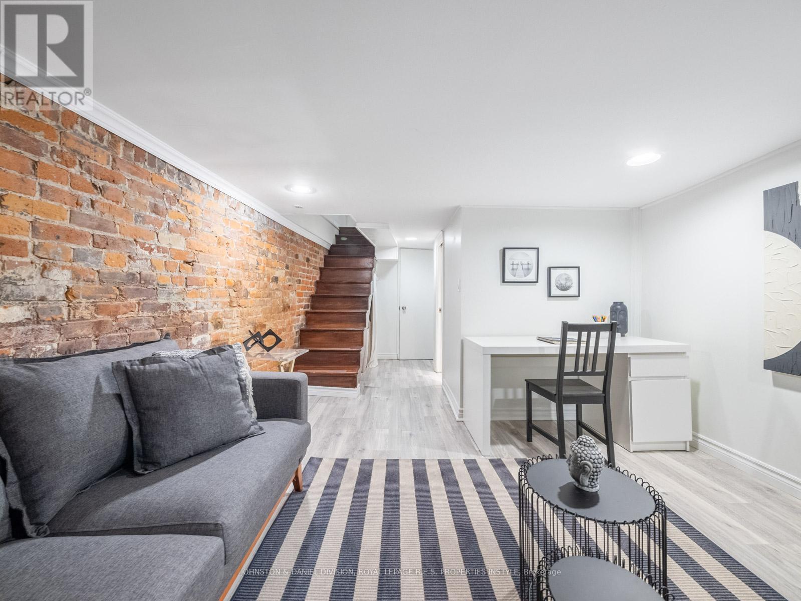 












77 WALNUT AVENUE

,
Toronto,




Ontario
M5V2S1

