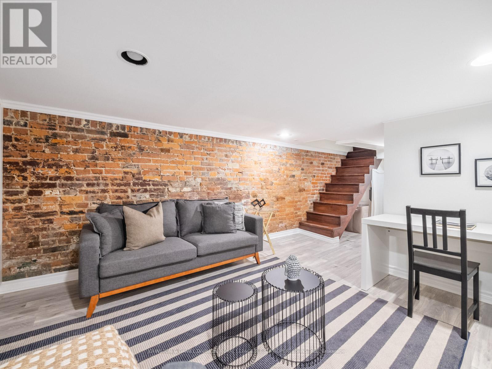 












77 WALNUT AVENUE

,
Toronto,




Ontario
M5V2S1

