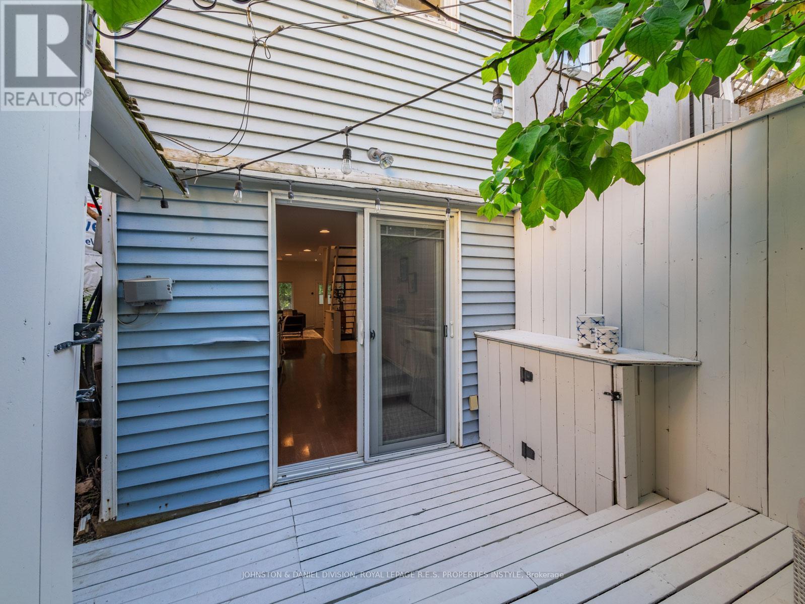 












77 WALNUT AVENUE

,
Toronto,




Ontario
M5V2S1

