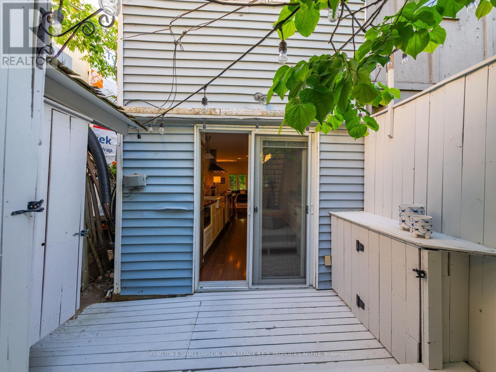 












77 WALNUT AVENUE

,
Toronto,




Ontario
M5V2S1

