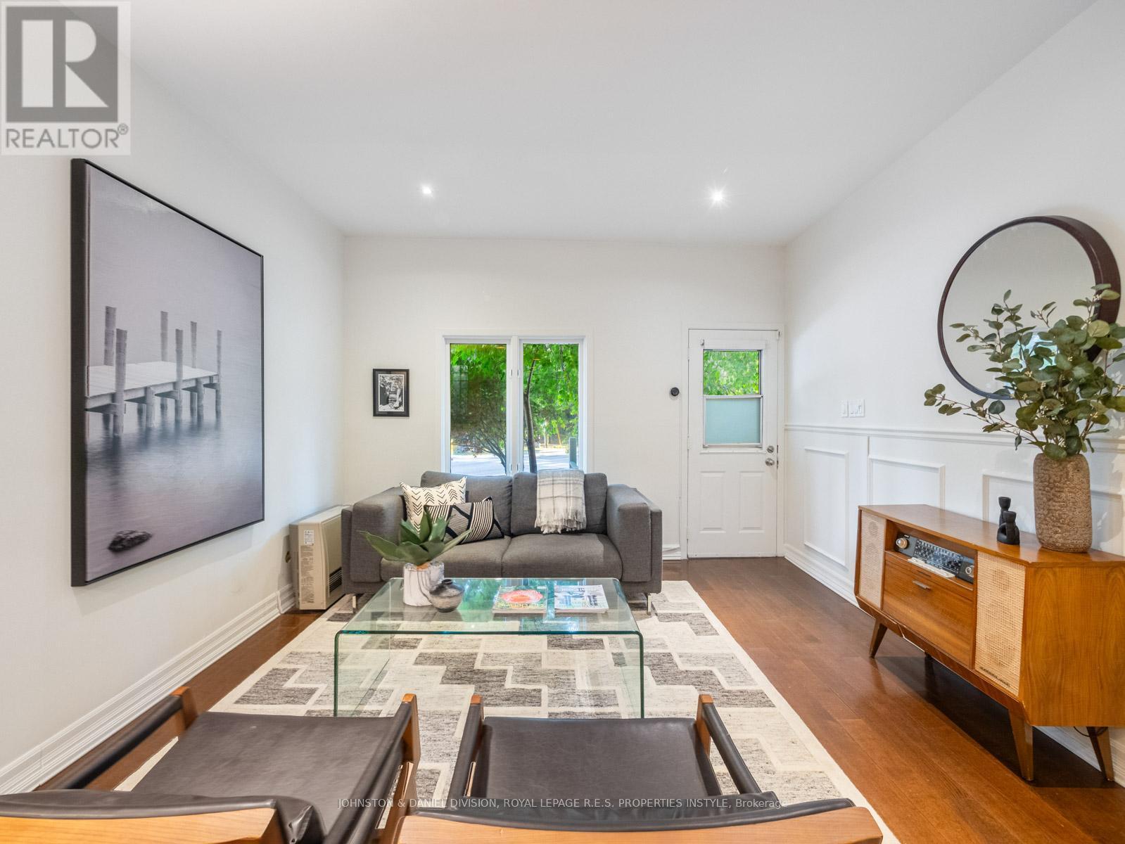












77 WALNUT AVENUE

,
Toronto,




Ontario
M5V2S1

