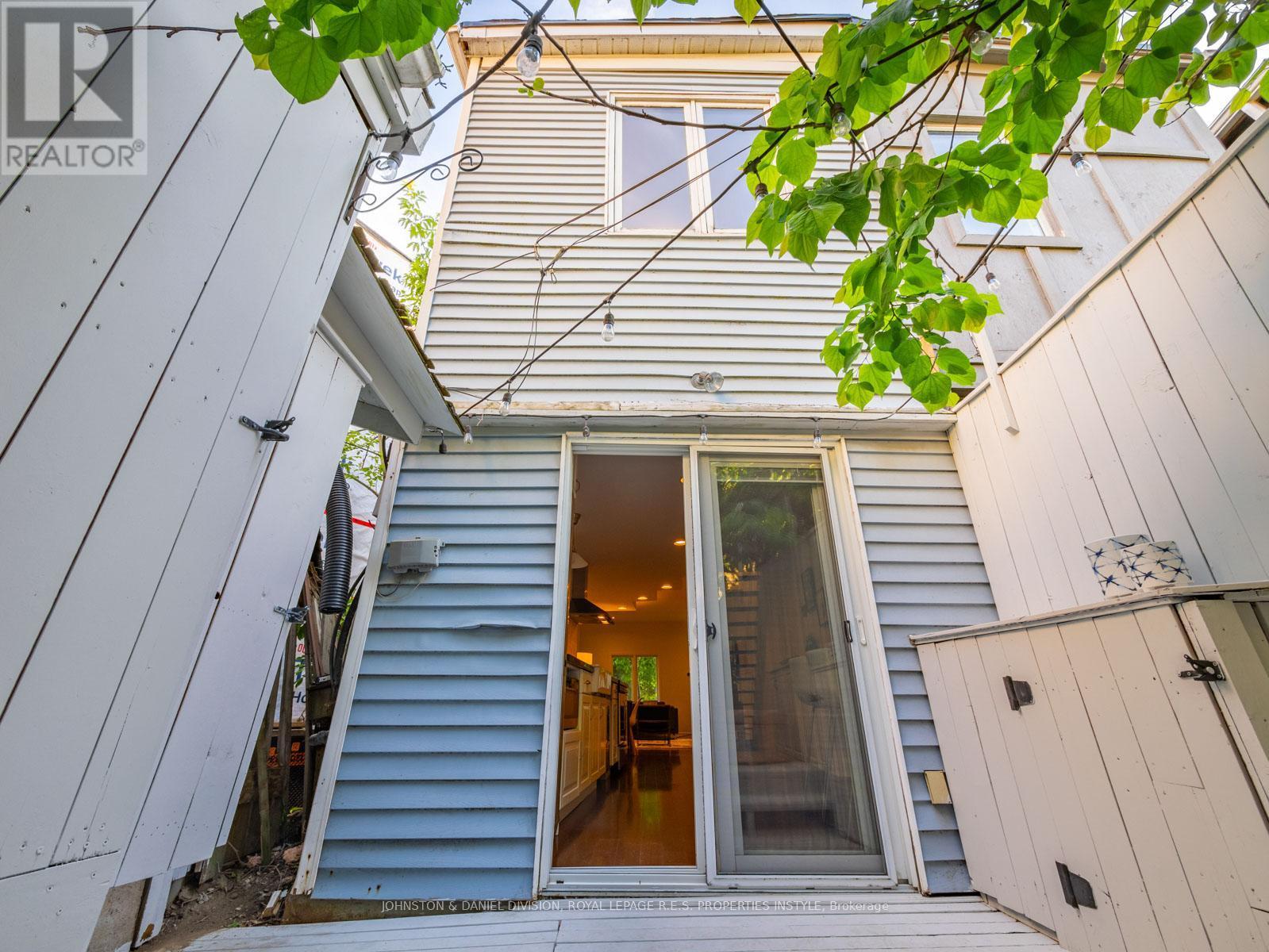












77 WALNUT AVENUE

,
Toronto,




Ontario
M5V2S1

