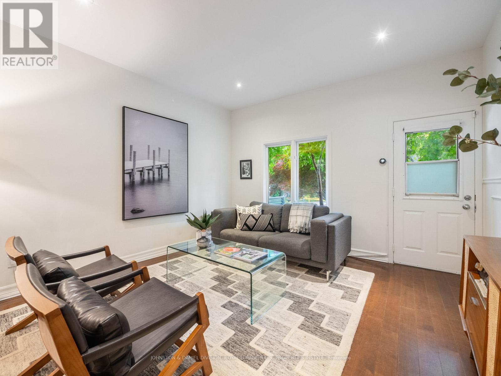 












77 WALNUT AVENUE

,
Toronto,




Ontario
M5V2S1

