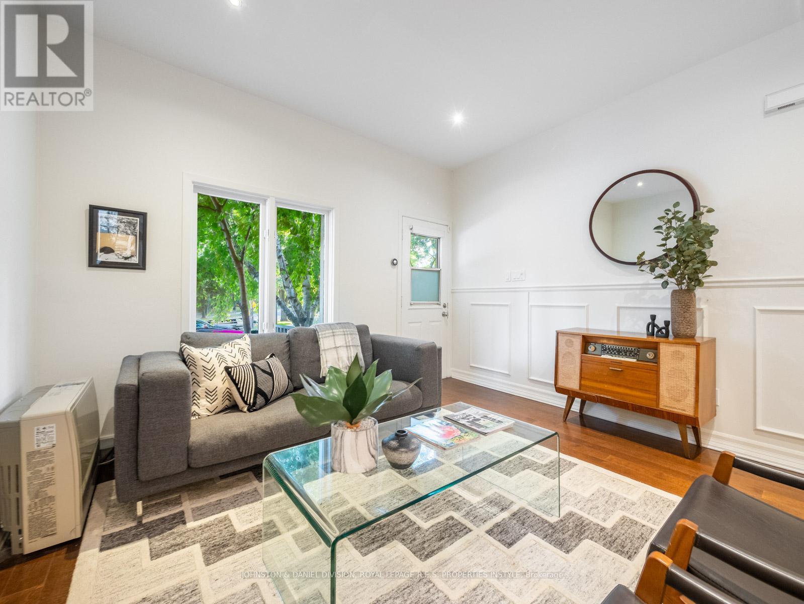 












77 WALNUT AVENUE

,
Toronto,




Ontario
M5V2S1

