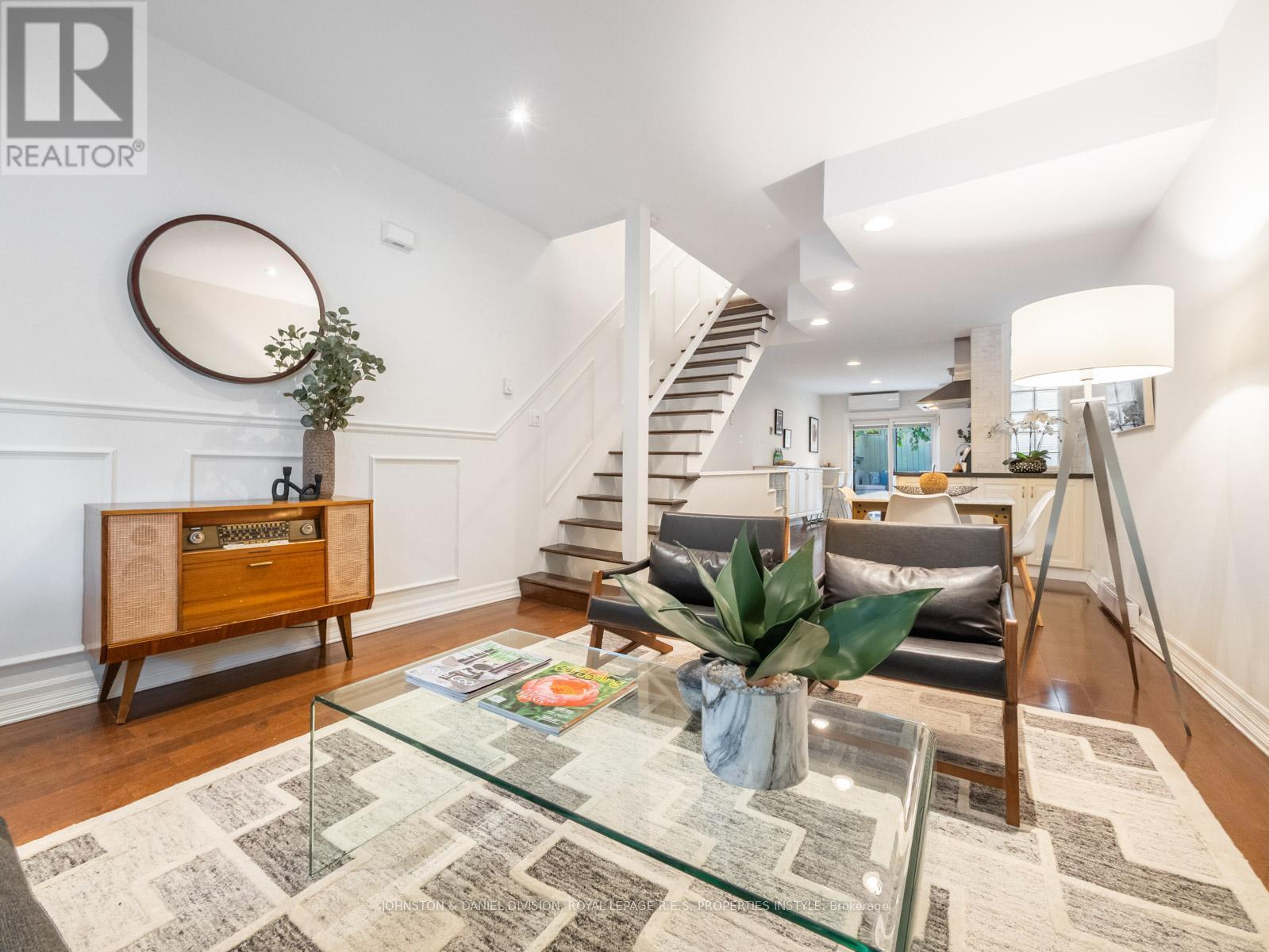 












77 WALNUT AVENUE

,
Toronto,




Ontario
M5V2S1

