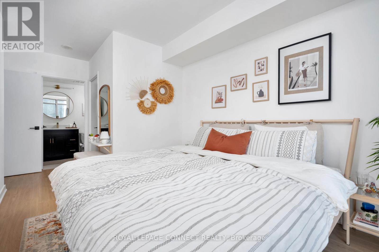












901-UNF - 5 MARINER TERRACE

,
Toronto,




Ontario
M5V3V6


