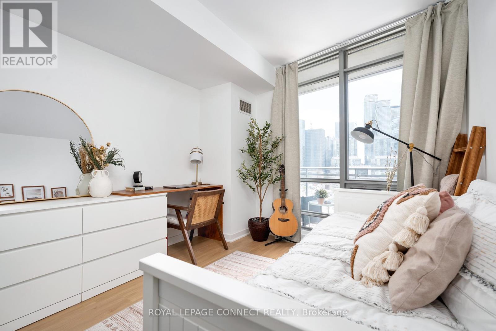 












901-UNF - 5 MARINER TERRACE

,
Toronto,




Ontario
M5V3V6

