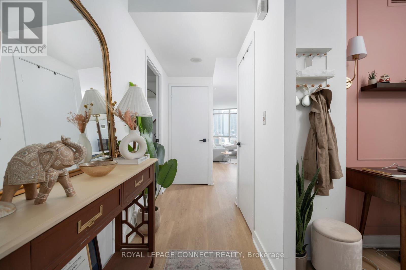 












901-UNF - 5 MARINER TERRACE

,
Toronto,




Ontario
M5V3V6

