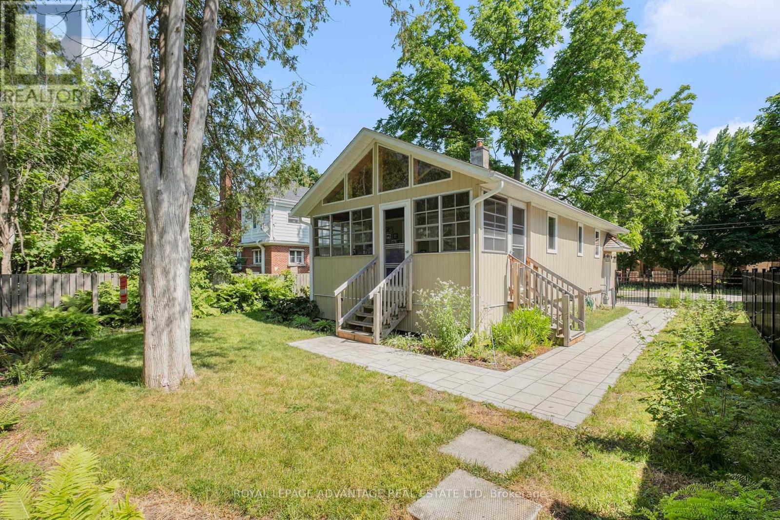 












8 STEWART STREET

,
Perth,




Ontario
K7H2M3

