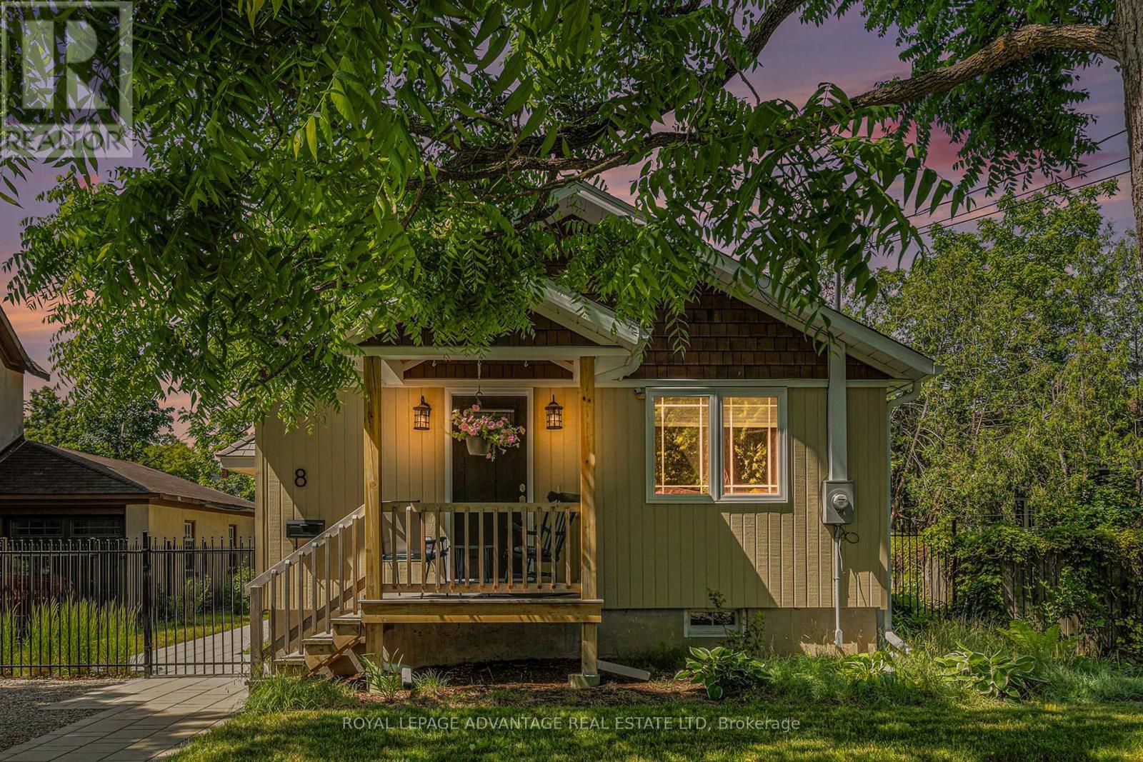 












8 STEWART STREET

,
Perth,




Ontario
K7H2M3

