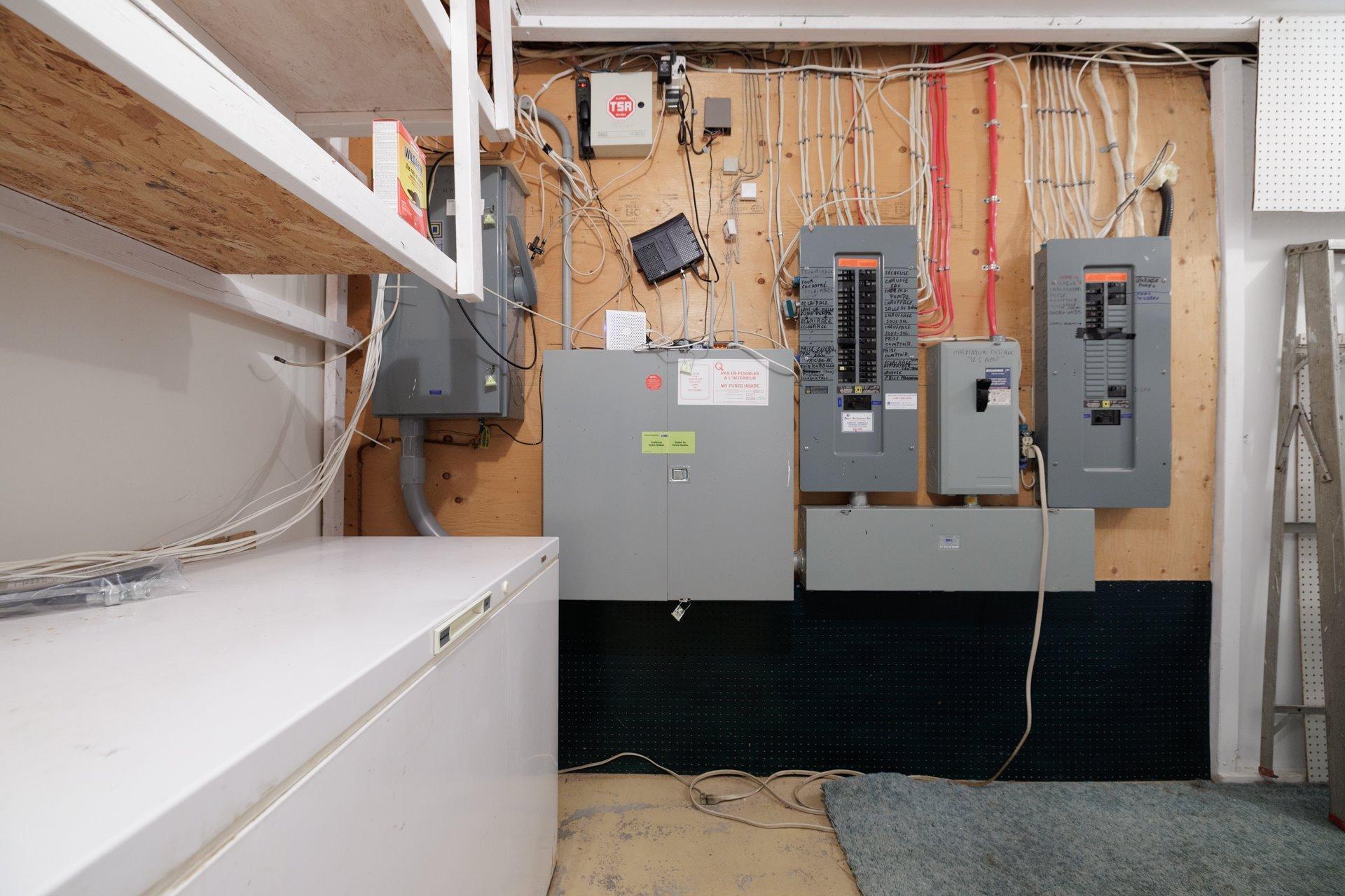 









2530


Boul. Perrot

,
Notre-Dame-de-l'Île-Perrot,




QC
J7W2Z4

