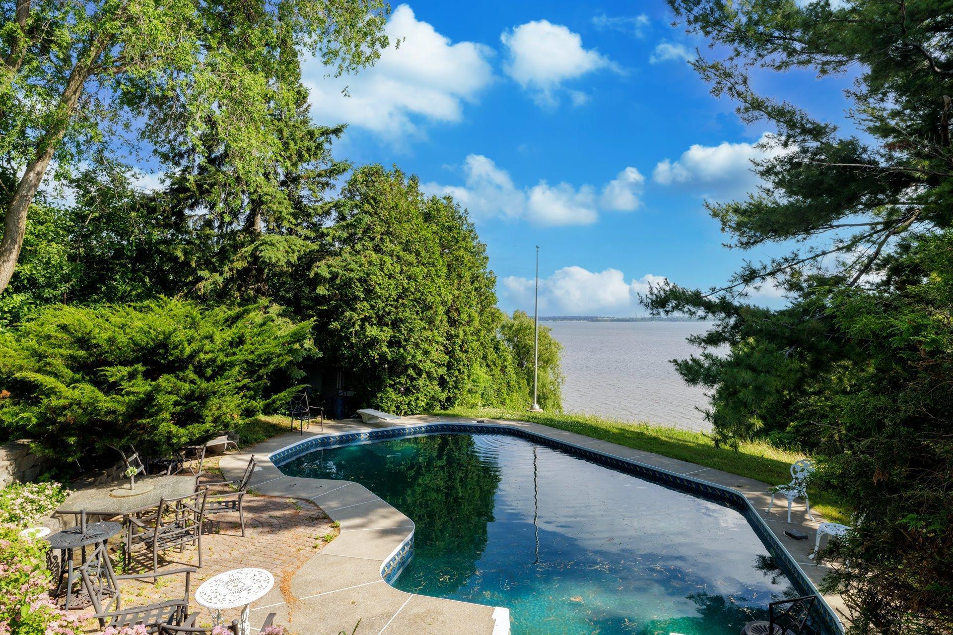 









2530


Boul. Perrot

,
Notre-Dame-de-l'Île-Perrot,




QC
J7W2Z4

