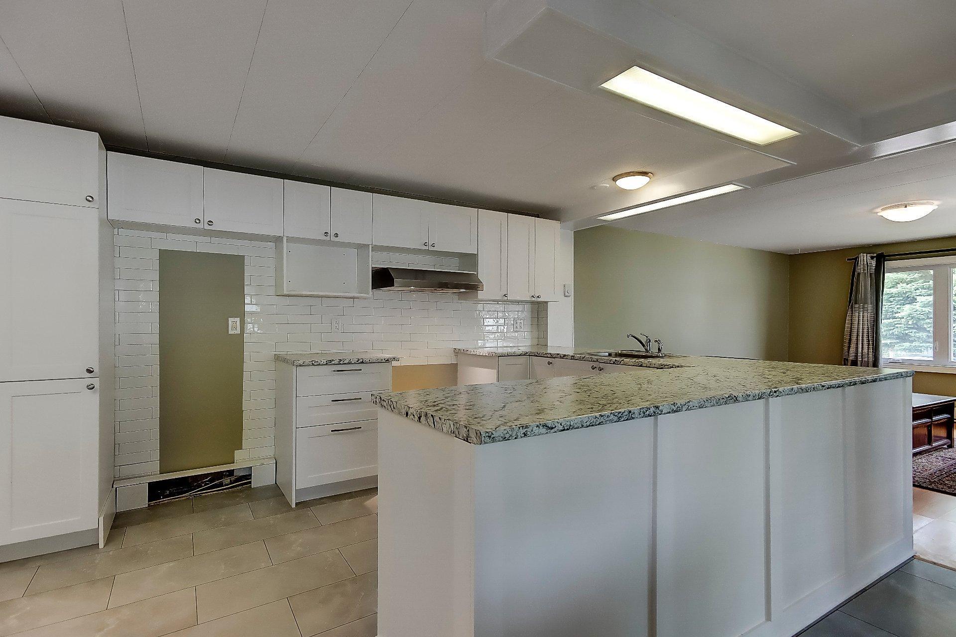 









3950


Boul. Sir-Wilfrid-Laurier

, 277,
Longueuil (Saint-Hubert),




QC
J3Y5Y9

