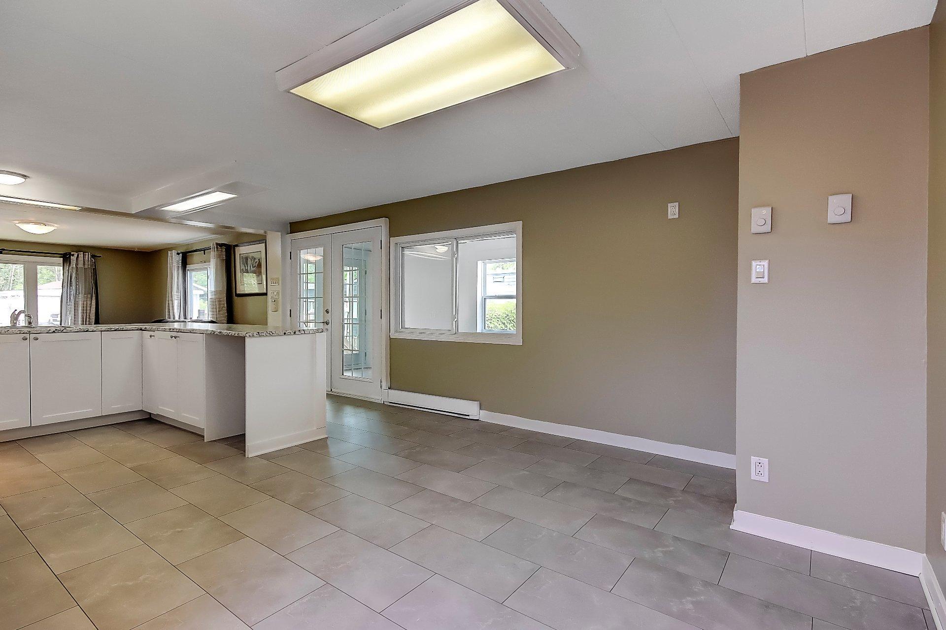 









3950


Boul. Sir-Wilfrid-Laurier

, 277,
Longueuil (Saint-Hubert),




QC
J3Y5Y9

