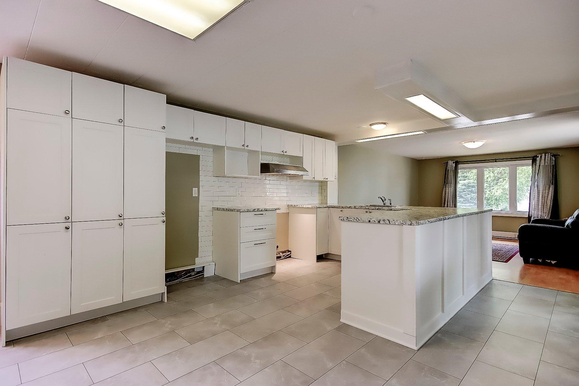









3950


Boul. Sir-Wilfrid-Laurier

, 277,
Longueuil (Saint-Hubert),




QC
J3Y5Y9

