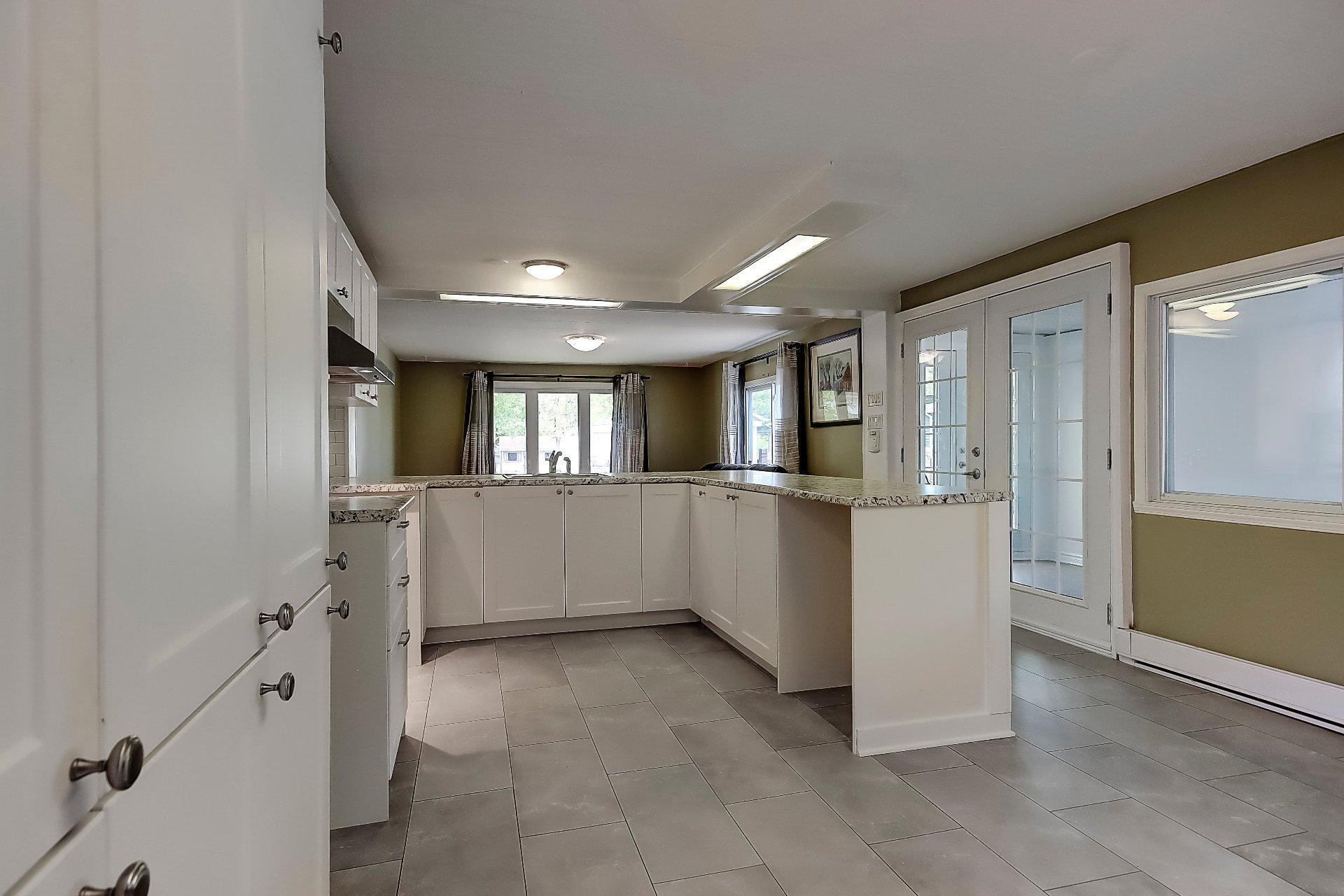 









3950


Boul. Sir-Wilfrid-Laurier

, 277,
Longueuil (Saint-Hubert),




QC
J3Y5Y9

