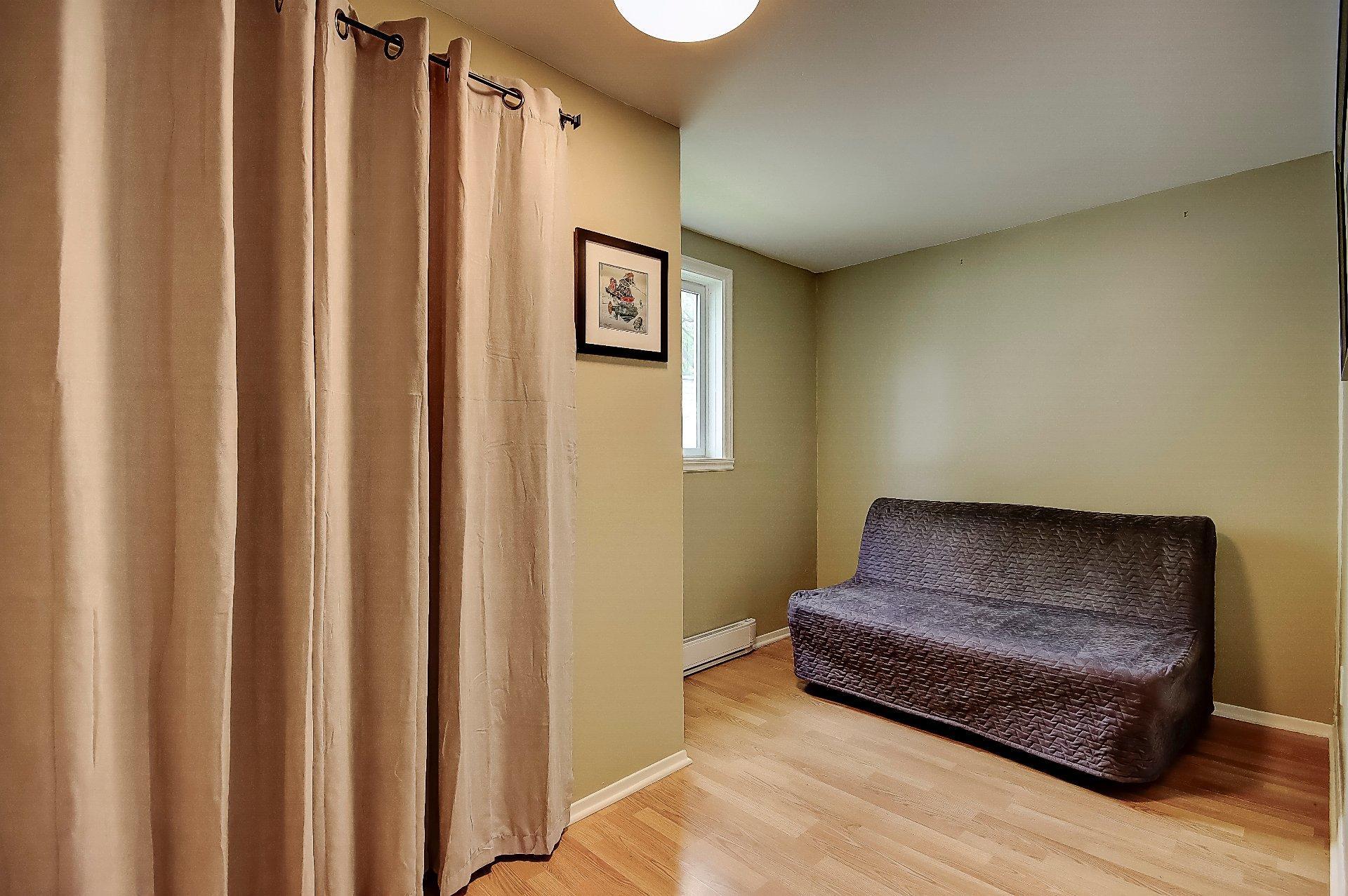 









3950


Boul. Sir-Wilfrid-Laurier

, 277,
Longueuil (Saint-Hubert),




QC
J3Y5Y9

