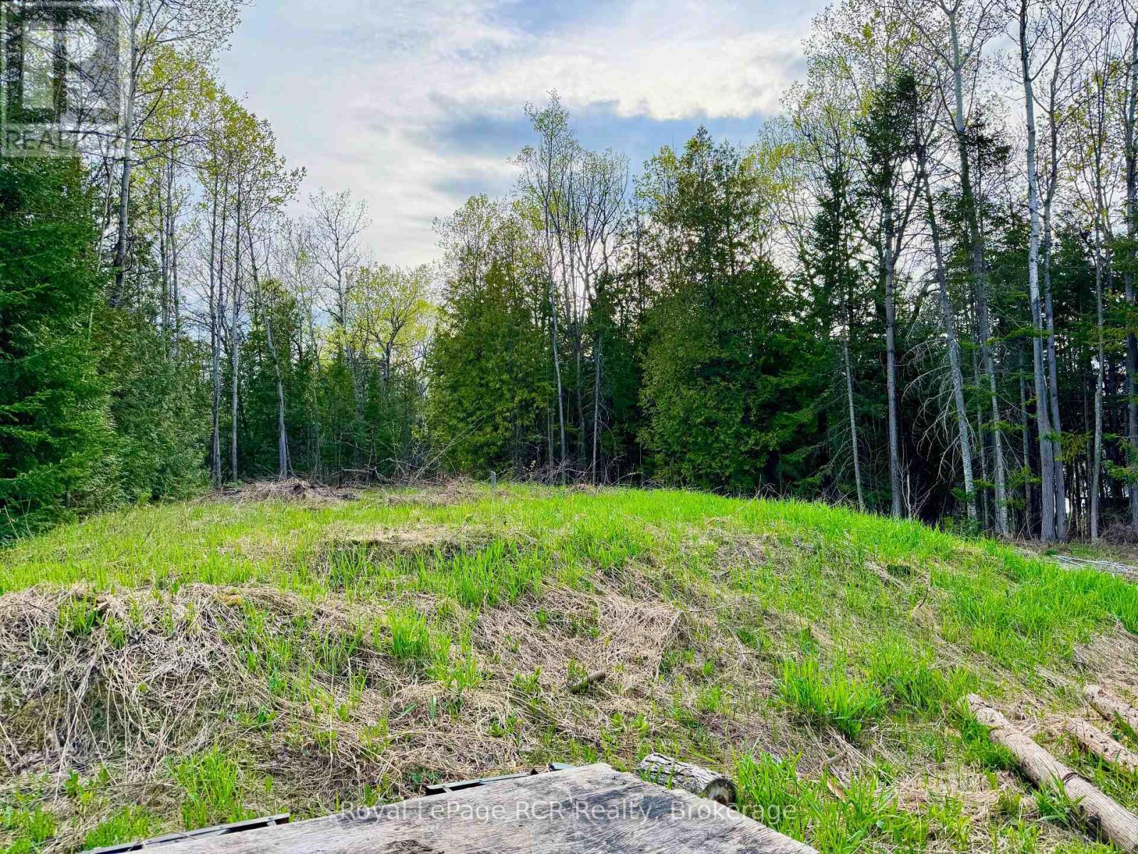 












16 MORNING HILL ROAD

,
South Bruce Peninsula,







Ontario
N0H2T0

