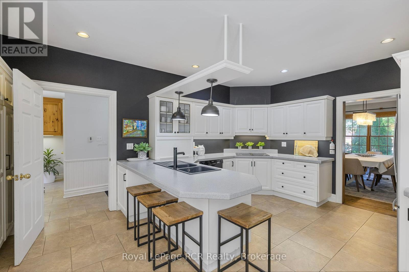 












6 CARMICHAEL CRESCENT

,
Collingwood,




Ontario
L9Y4R6

