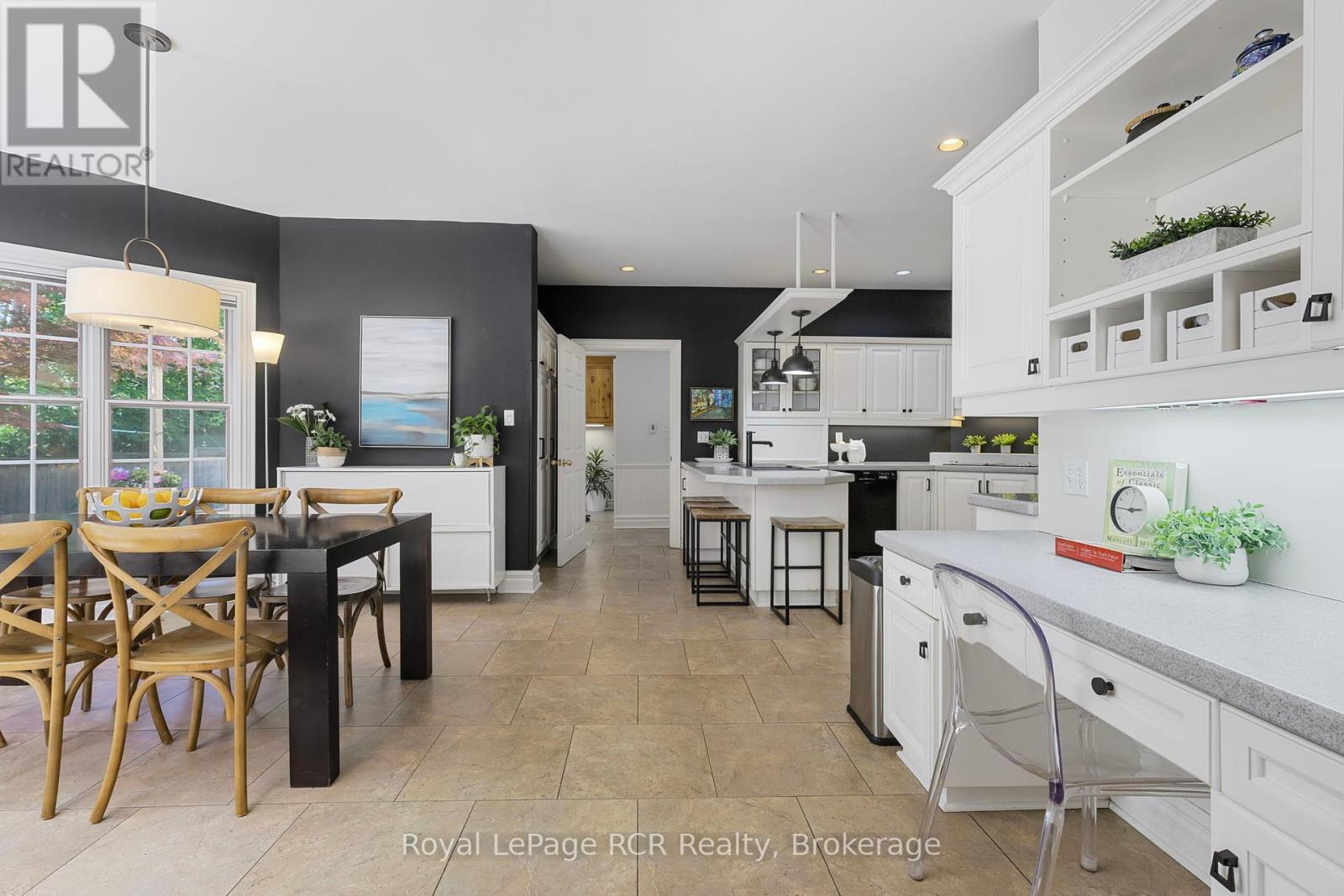 












6 CARMICHAEL CRESCENT

,
Collingwood,




Ontario
L9Y4R6

