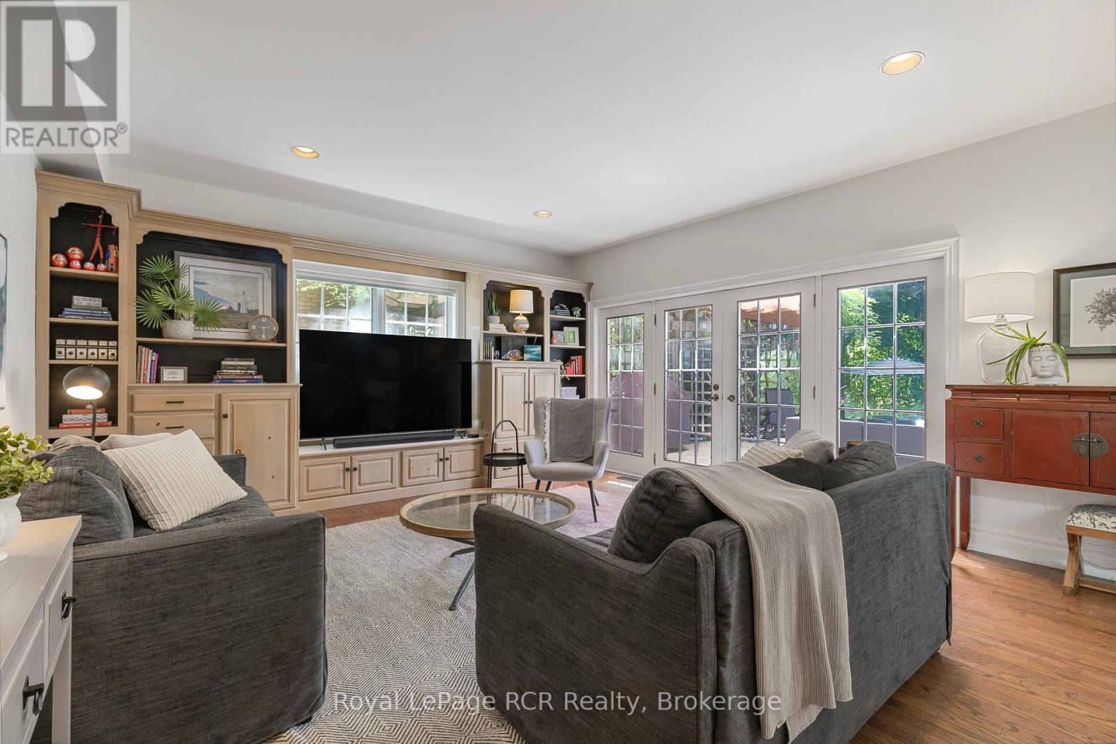 












6 CARMICHAEL CRESCENT

,
Collingwood,




Ontario
L9Y4R6

