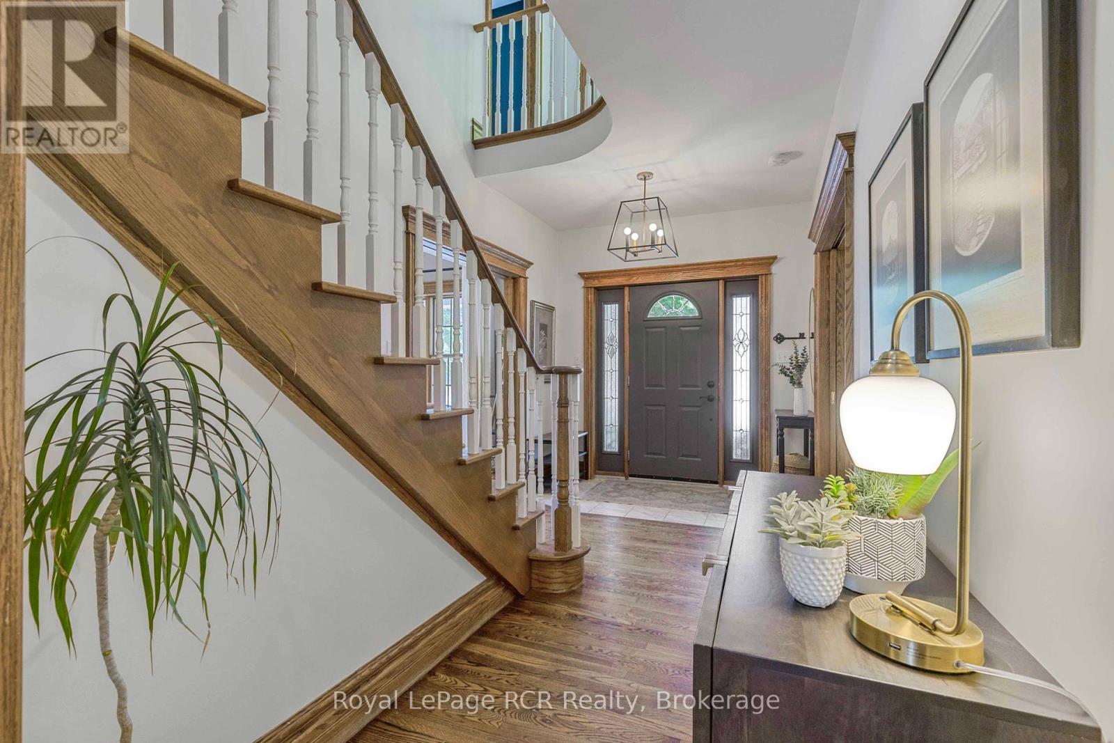 












6 CARMICHAEL CRESCENT

,
Collingwood,




Ontario
L9Y4R6

