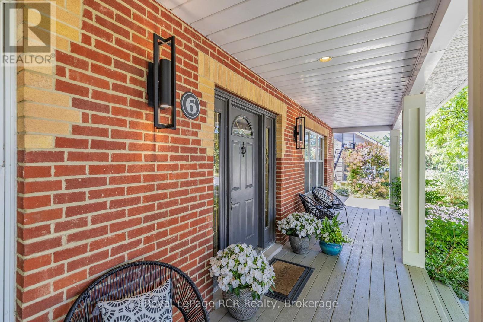 












6 CARMICHAEL CRESCENT

,
Collingwood,




Ontario
L9Y4R6

