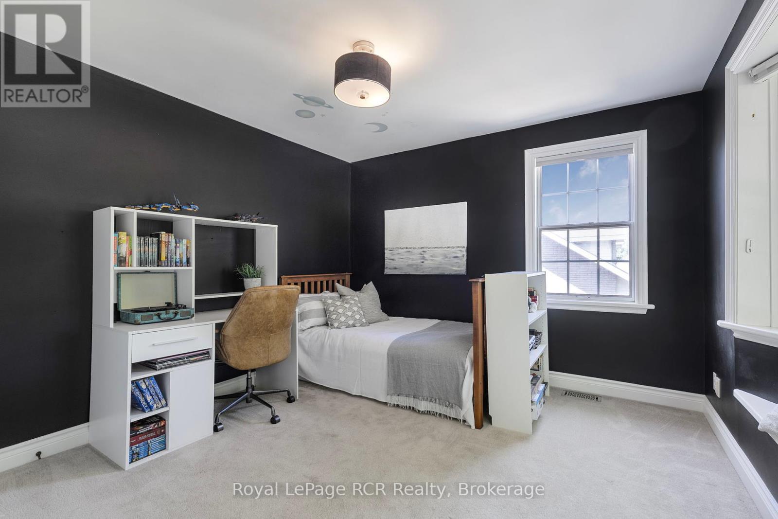 












6 CARMICHAEL CRESCENT

,
Collingwood,




Ontario
L9Y4R6

