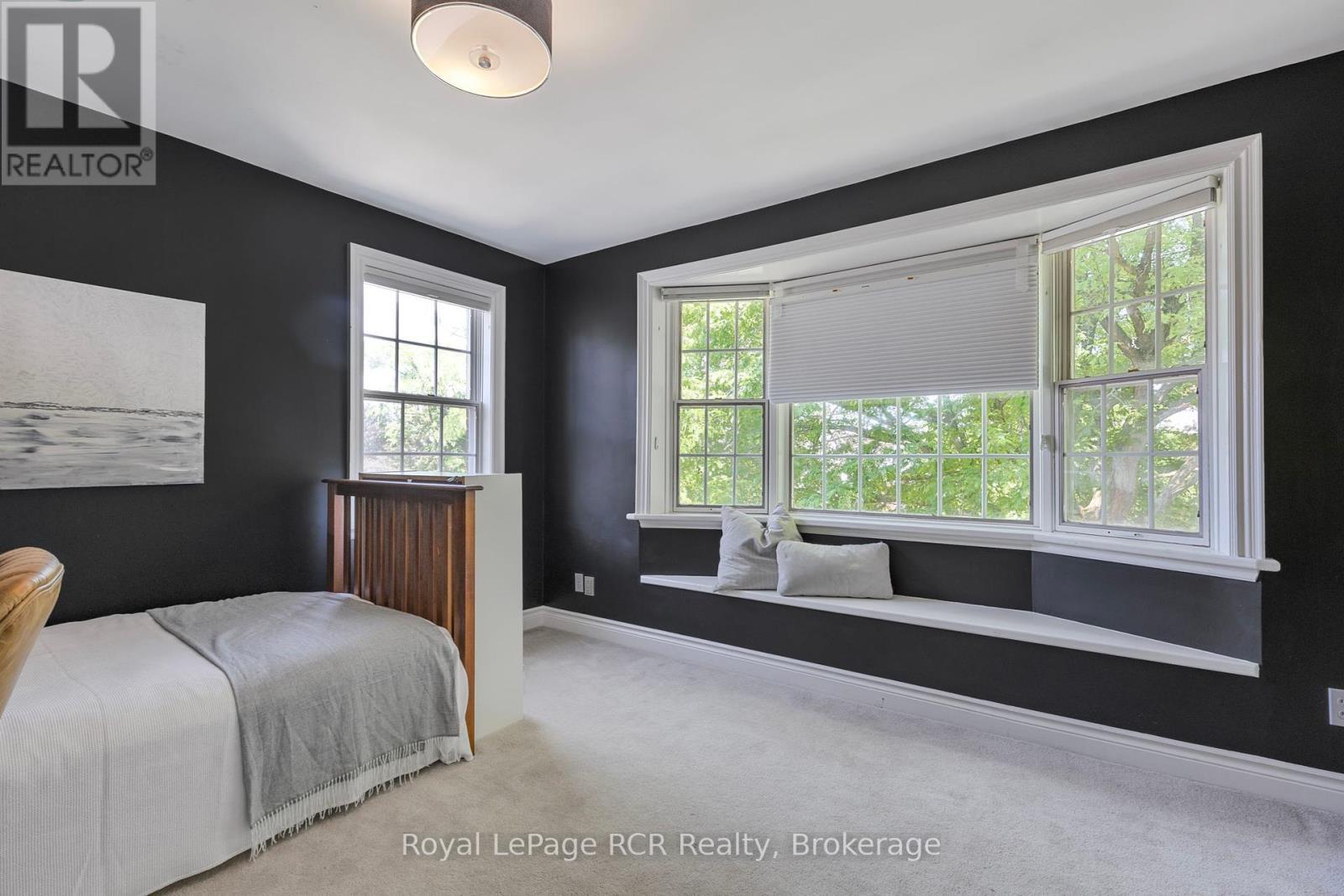 












6 CARMICHAEL CRESCENT

,
Collingwood,




Ontario
L9Y4R6

