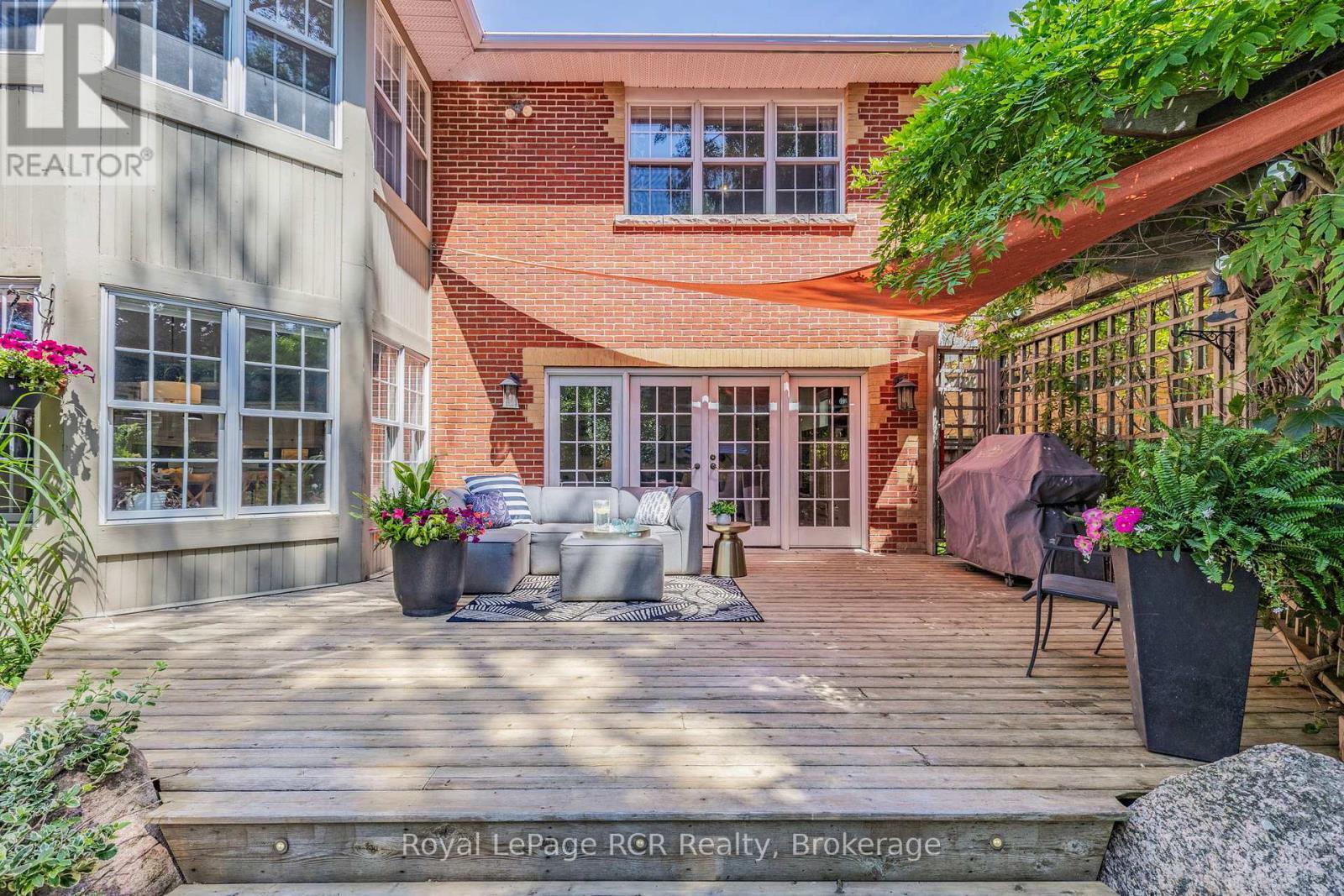 












6 CARMICHAEL CRESCENT

,
Collingwood,




Ontario
L9Y4R6

