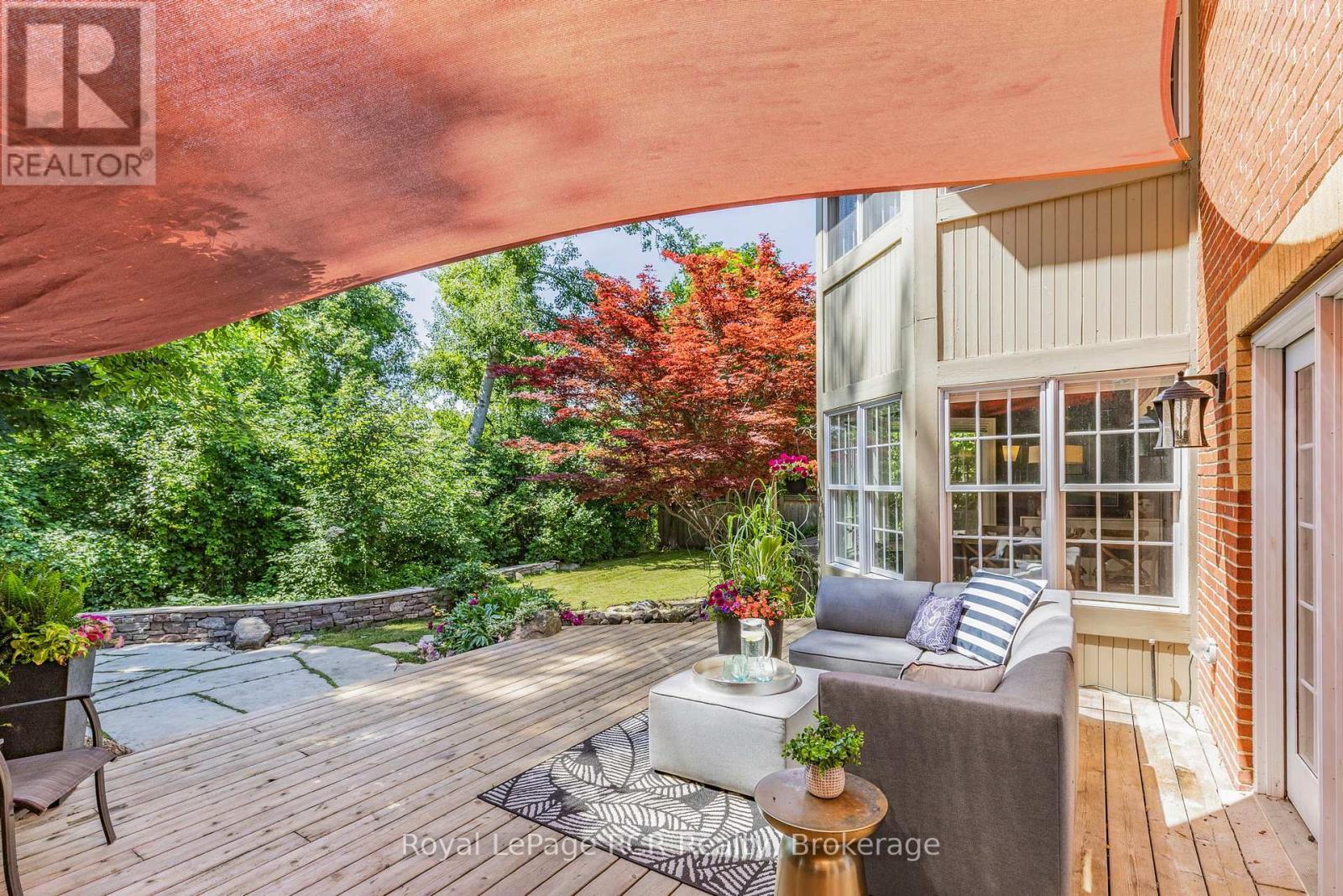 












6 CARMICHAEL CRESCENT

,
Collingwood,




Ontario
L9Y4R6

