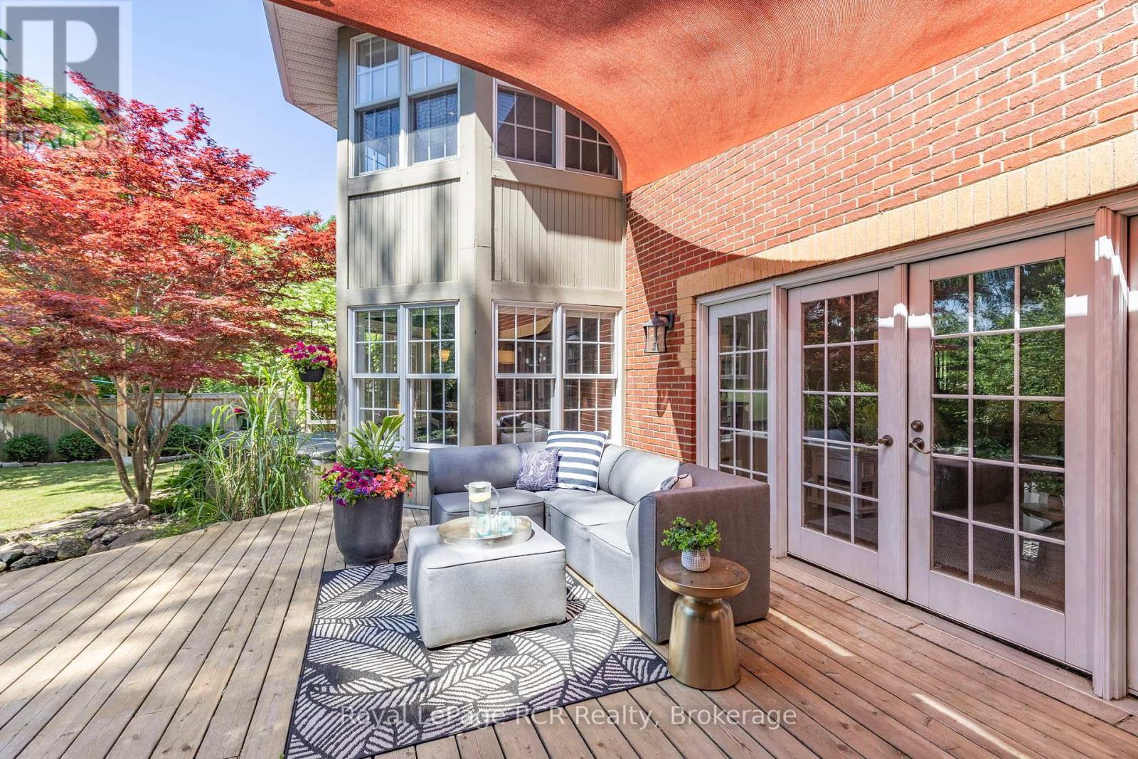 












6 CARMICHAEL CRESCENT

,
Collingwood,




Ontario
L9Y4R6

