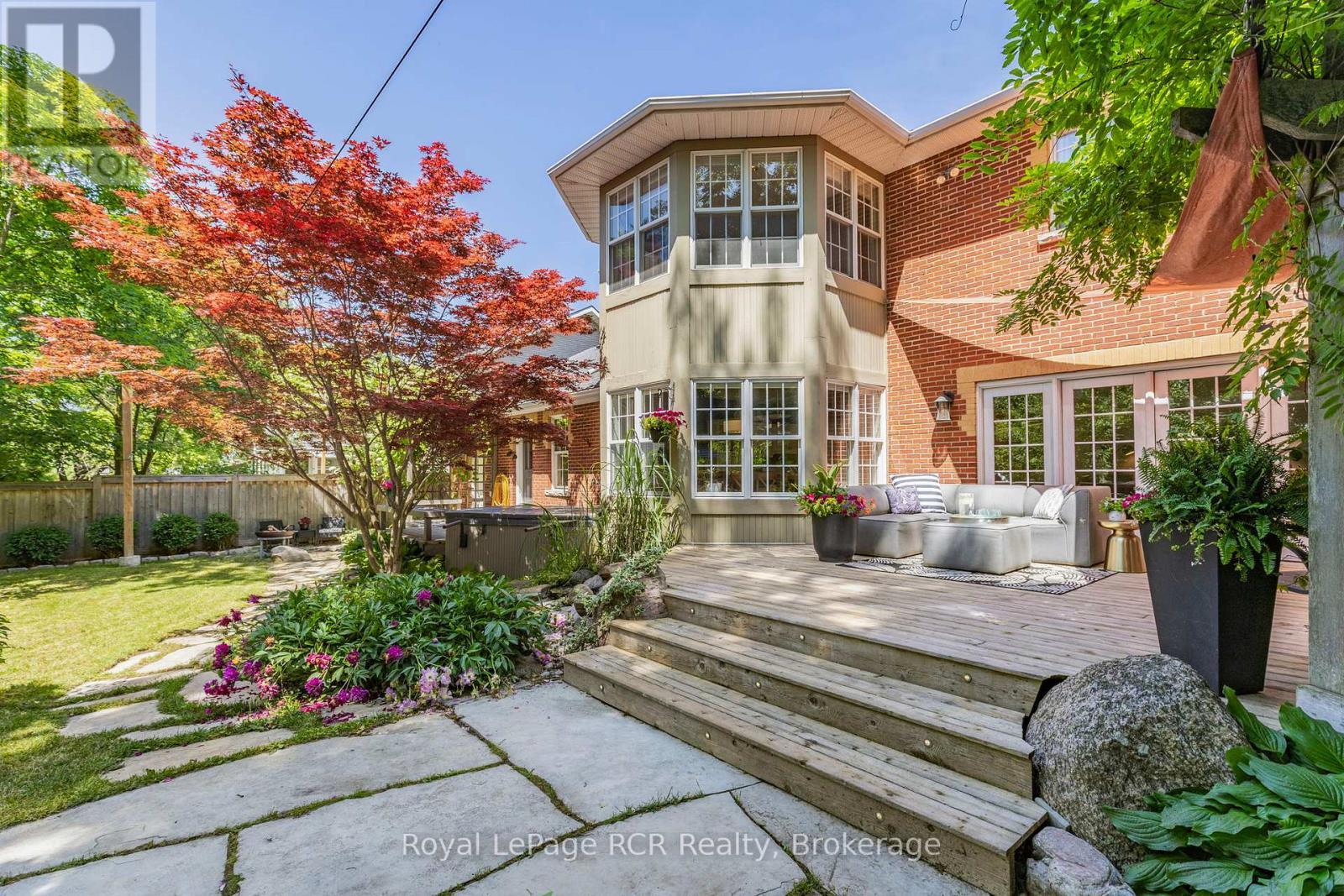 












6 CARMICHAEL CRESCENT

,
Collingwood,




Ontario
L9Y4R6

