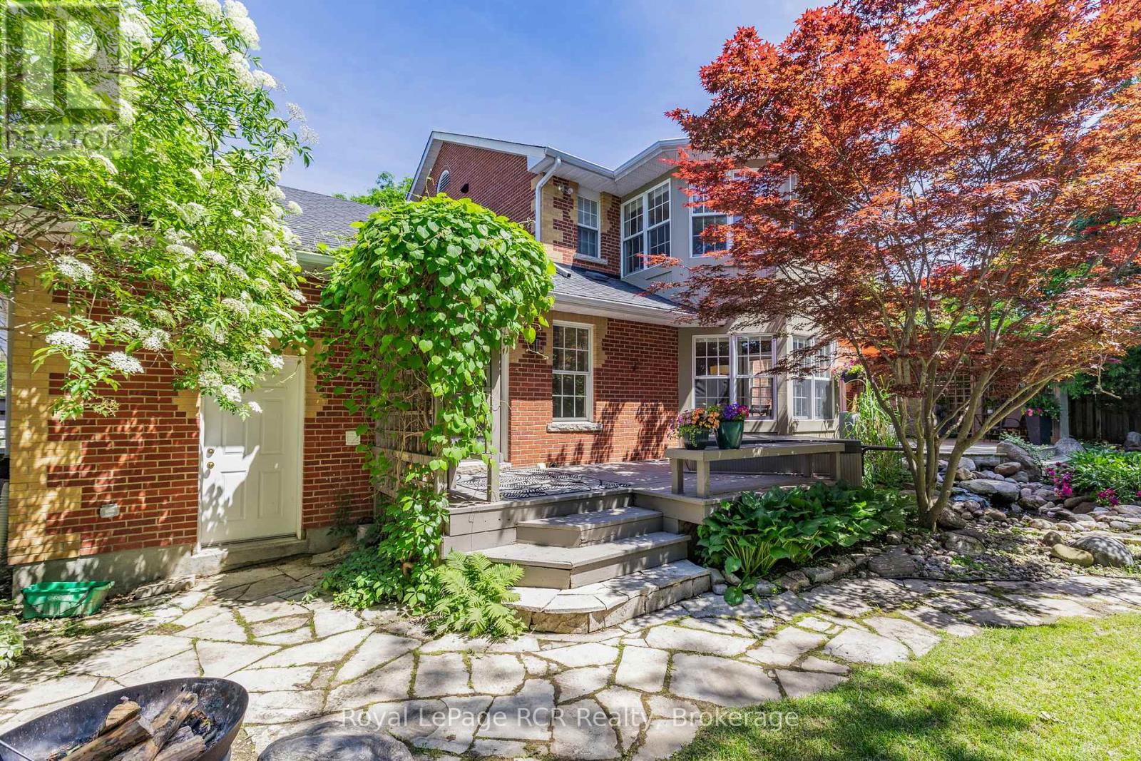 












6 CARMICHAEL CRESCENT

,
Collingwood,




Ontario
L9Y4R6

