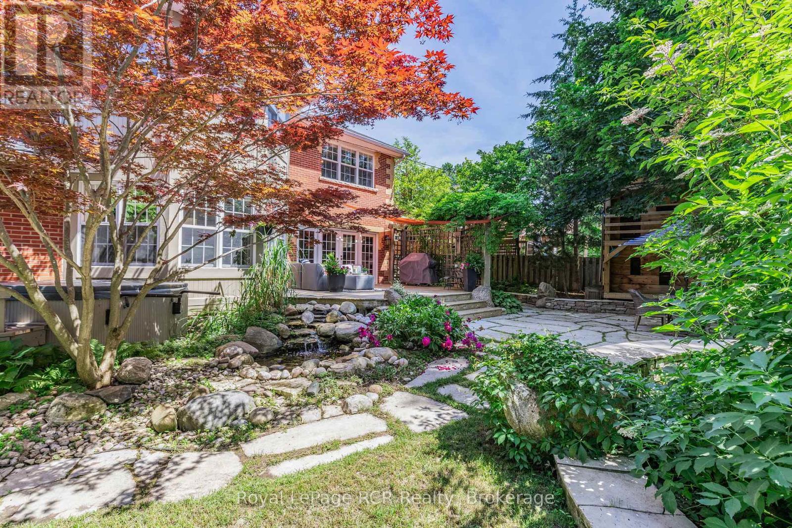 












6 CARMICHAEL CRESCENT

,
Collingwood,




Ontario
L9Y4R6

