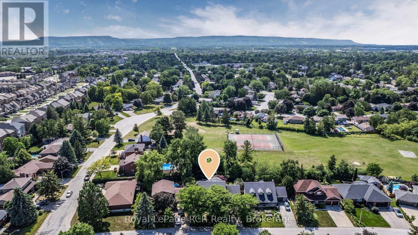 












6 CARMICHAEL CRESCENT

,
Collingwood,




Ontario
L9Y4R6

