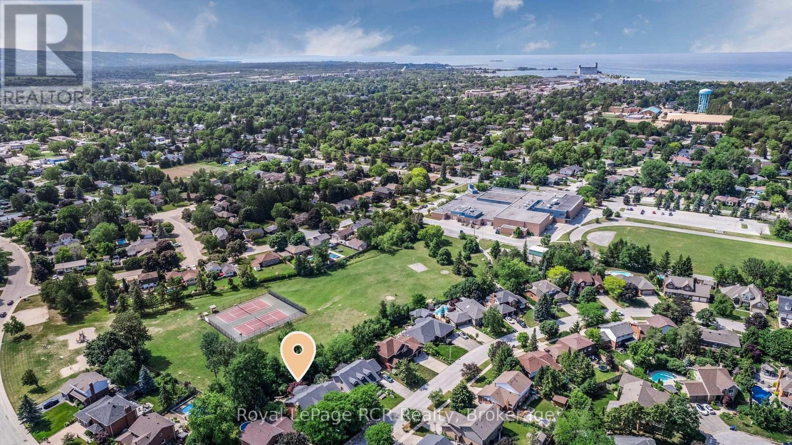 












6 CARMICHAEL CRESCENT

,
Collingwood,




Ontario
L9Y4R6

