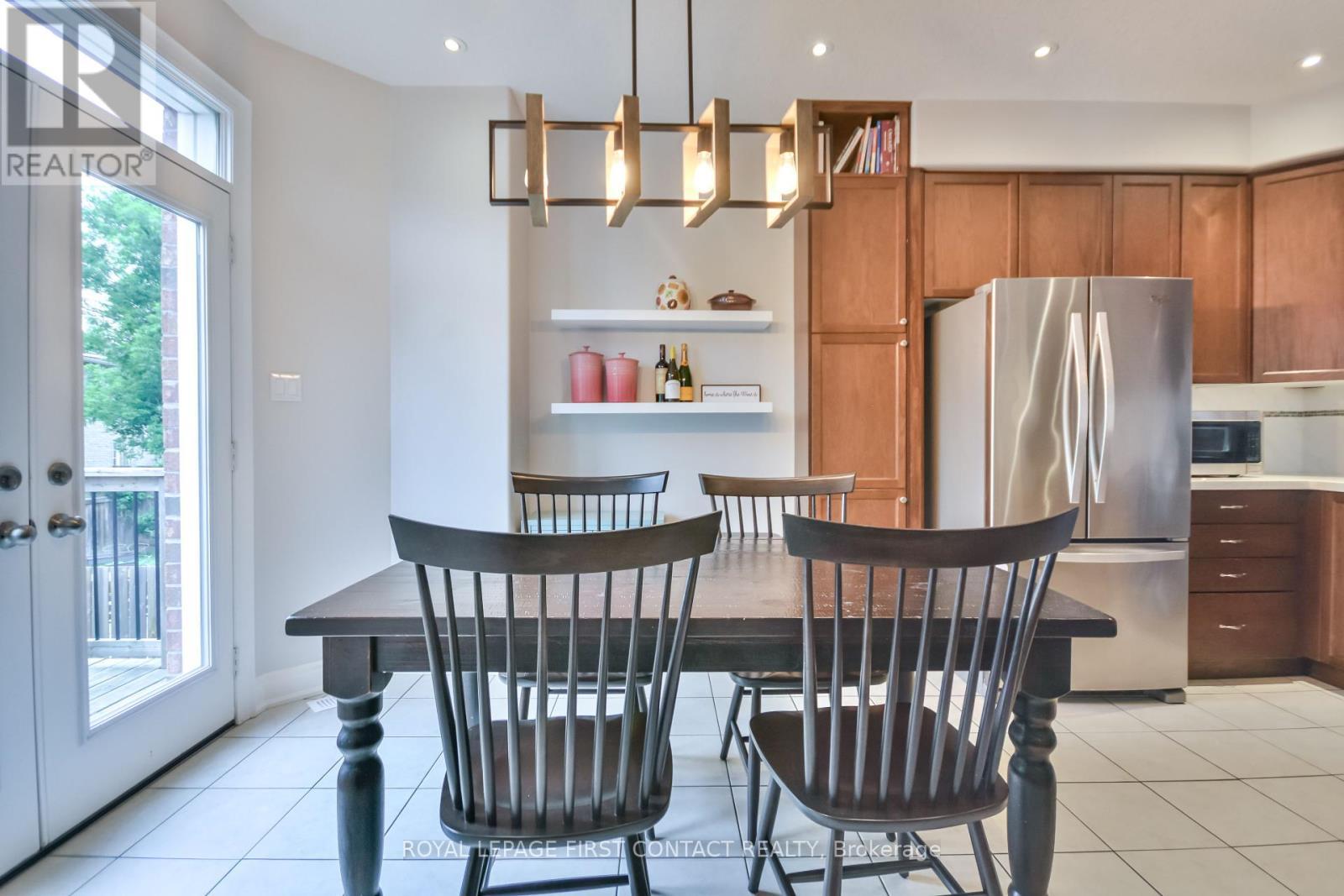 












40 BOOTH LANE

,
Barrie,




Ontario
L4N0S4

