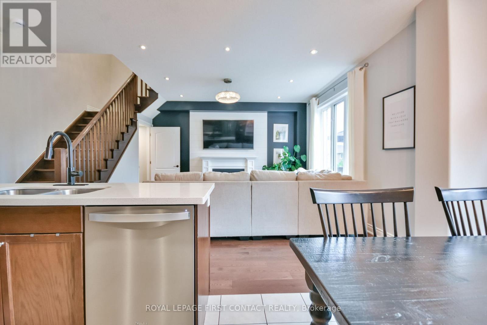 












40 BOOTH LANE

,
Barrie,




Ontario
L4N0S4

