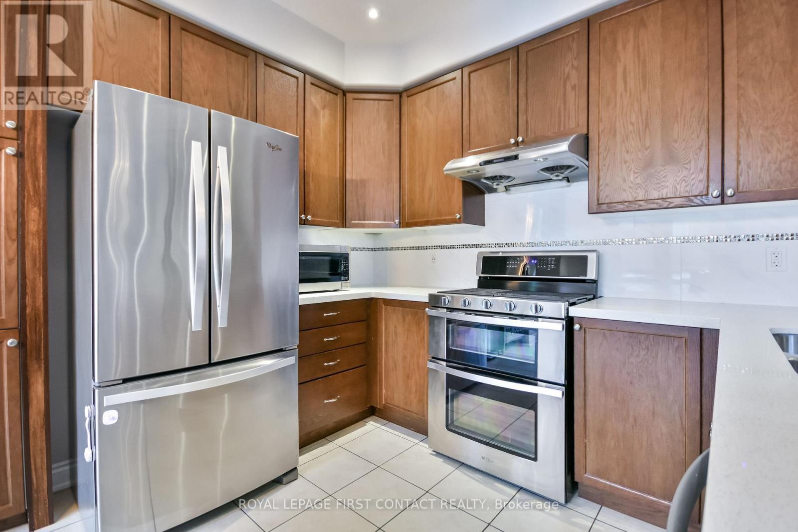 












40 BOOTH LANE

,
Barrie,




Ontario
L4N0S4

