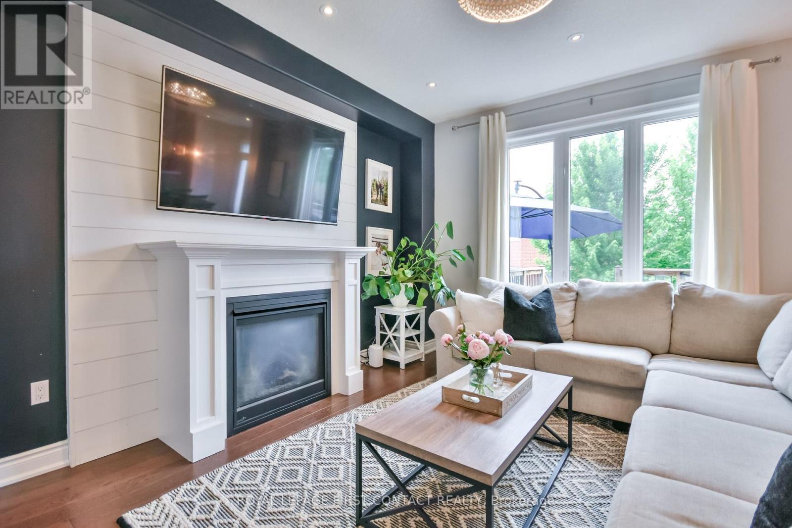 












40 BOOTH LANE

,
Barrie,




Ontario
L4N0S4

