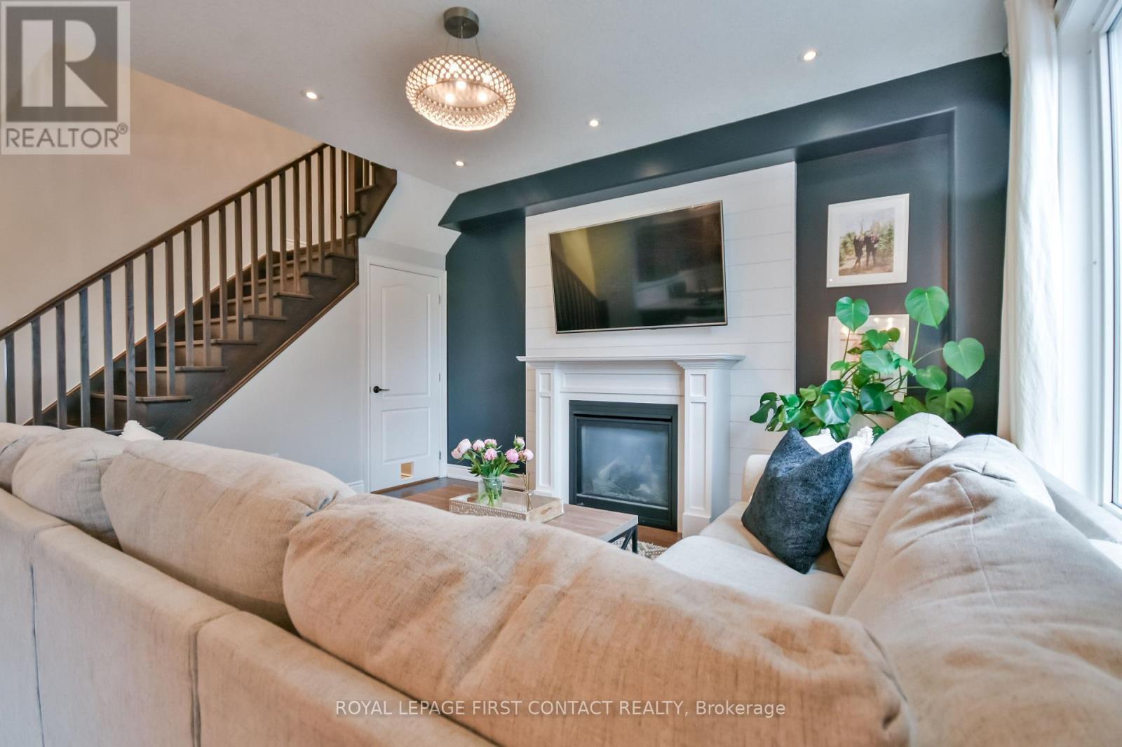 












40 BOOTH LANE

,
Barrie,




Ontario
L4N0S4

