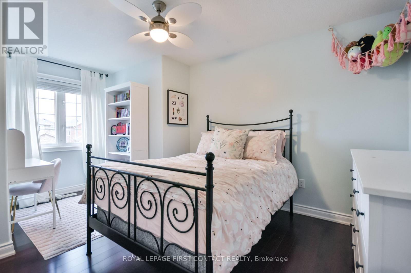 












40 BOOTH LANE

,
Barrie,




Ontario
L4N0S4

