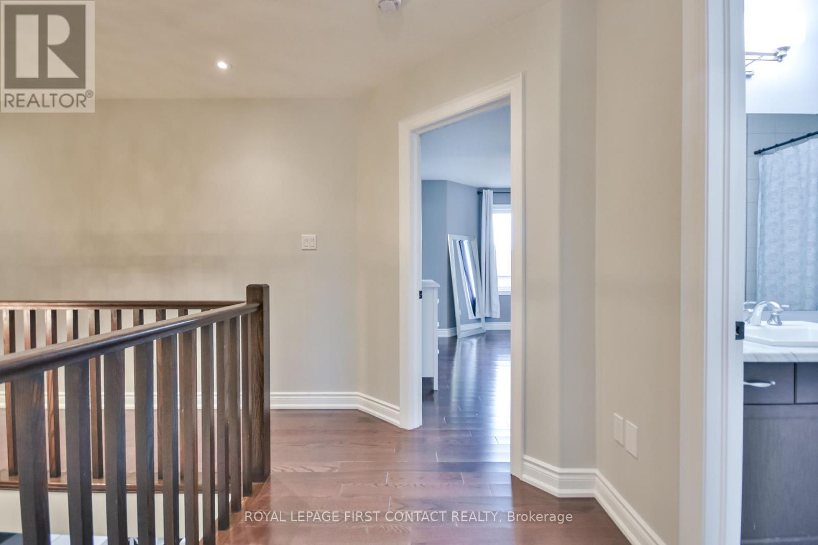 












40 BOOTH LANE

,
Barrie,




Ontario
L4N0S4

