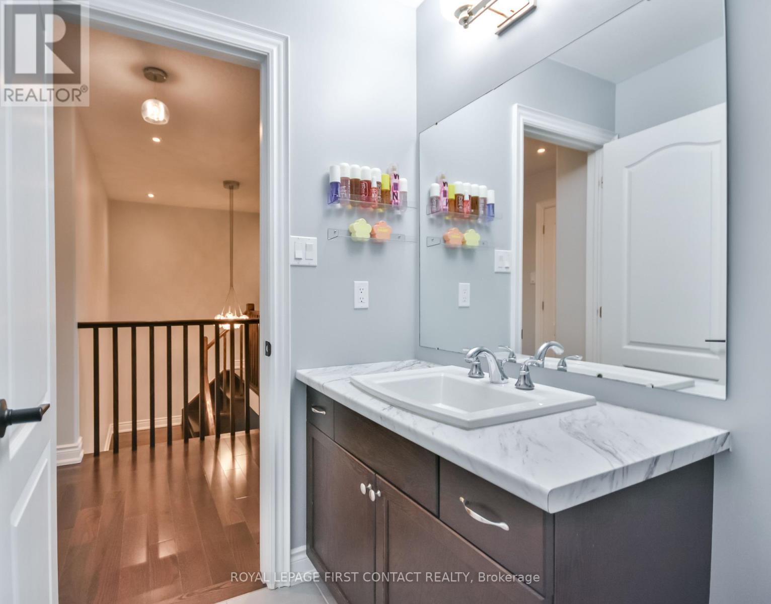 












40 BOOTH LANE

,
Barrie,




Ontario
L4N0S4

