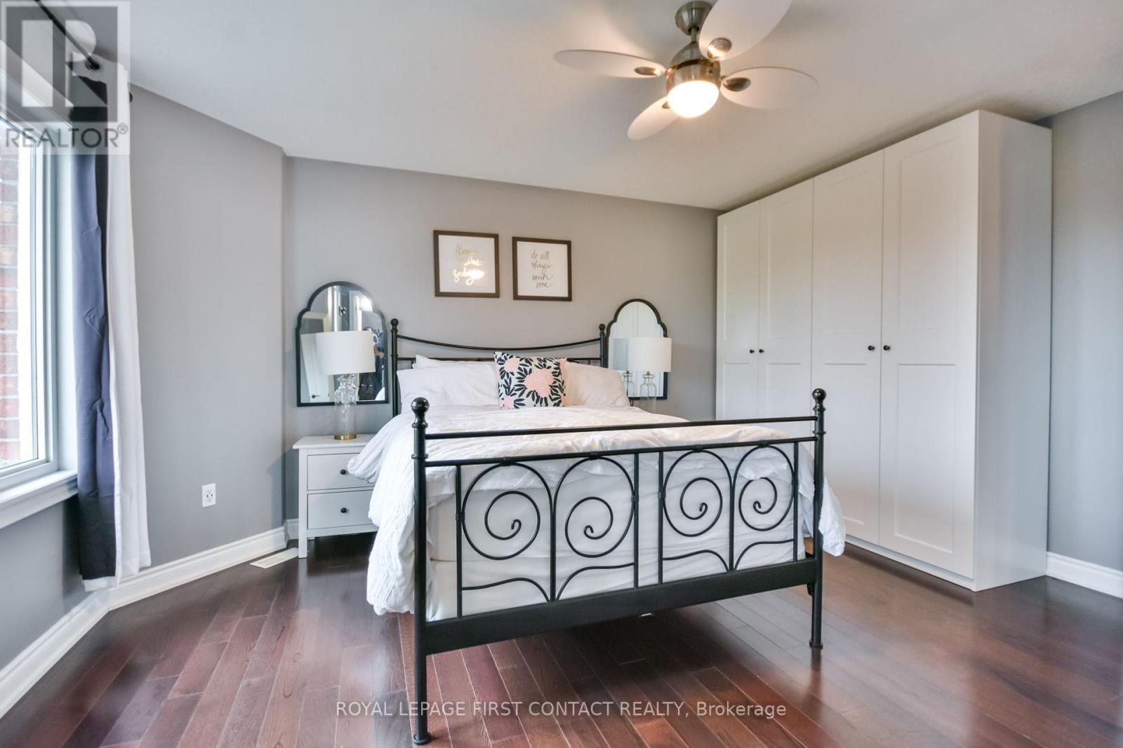 












40 BOOTH LANE

,
Barrie,




Ontario
L4N0S4


