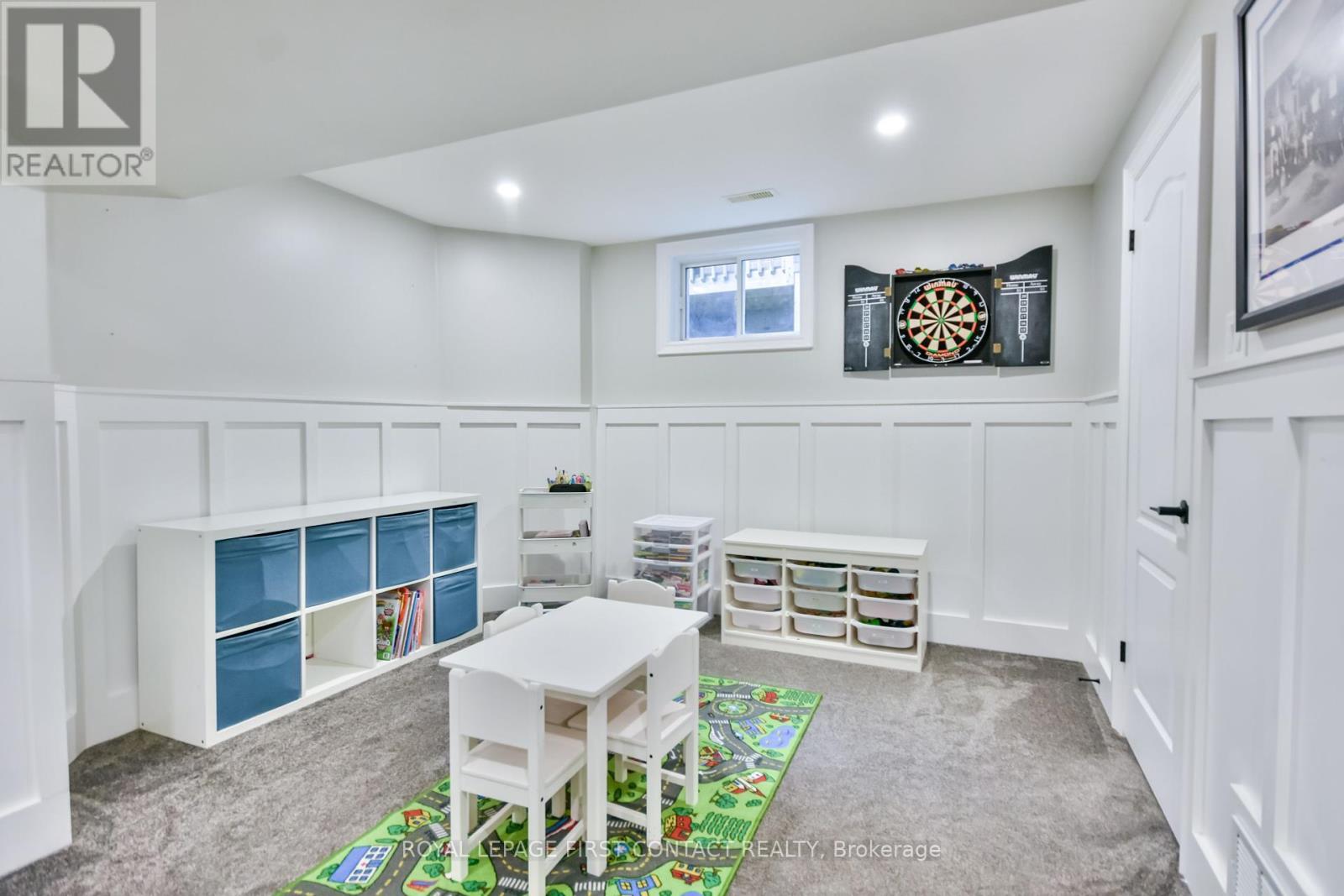 












40 BOOTH LANE

,
Barrie,




Ontario
L4N0S4

