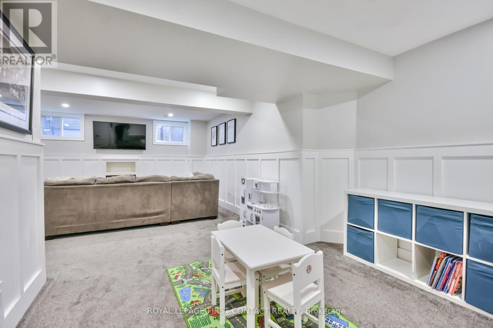 












40 BOOTH LANE

,
Barrie,




Ontario
L4N0S4

