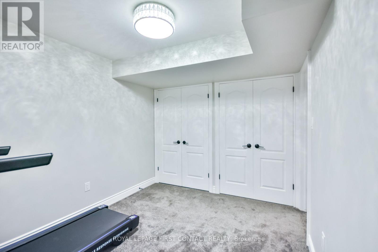 












40 BOOTH LANE

,
Barrie,




Ontario
L4N0S4

